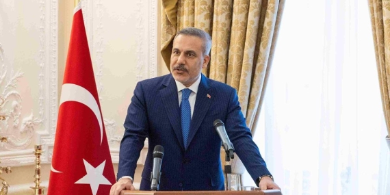 Dışişleri Bakanı Hakan Fidan, Londrada Türk iş insanlarıyla buluştu