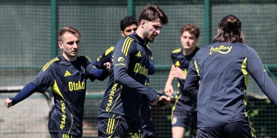 Fenerbahçe, derbi galibiyetiyle yarışa tutunmak istiyor