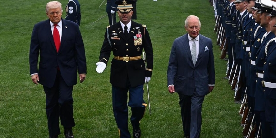 Beyaz Saray’da tarihi buluşma! Trump, Kral Charles’ı askeri törenle karşıladı