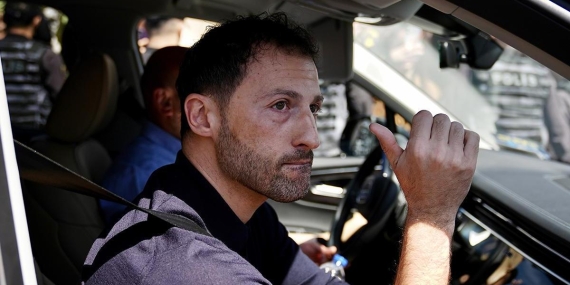 Fenerbahçede Tedescoya duygusal veda! Taraftarlarla tek tek fotoğraf çektirdi…