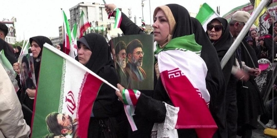 İran’da binler sokaklarda: BİZİ YENEMEZSİNİZ!