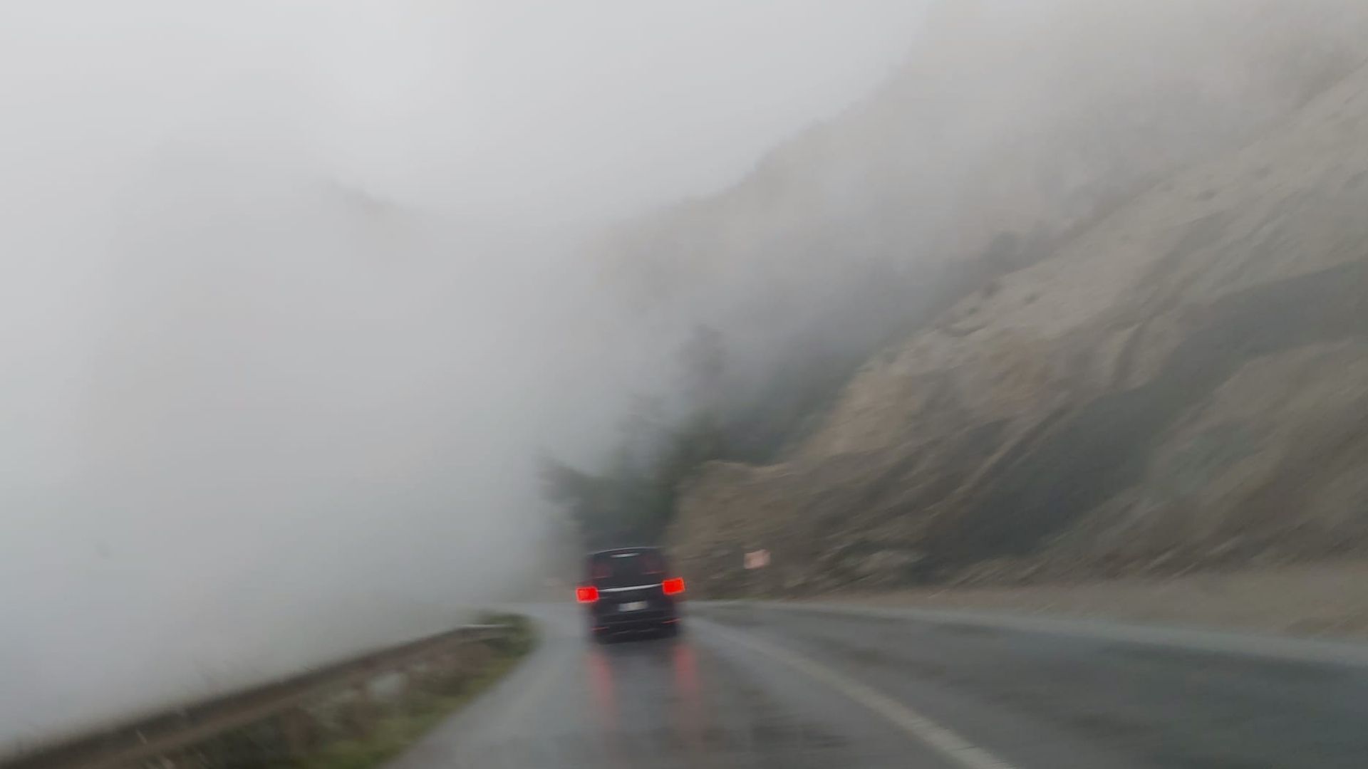 KARAAĞAÇ-ALEVKAYASI YOLUNDA YOĞUN SİS