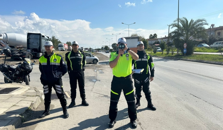 TRAFİKTE DENETİM: BİR GÜNDE 30 ARAÇ TRAFİKTEN MEN EDİLDİ