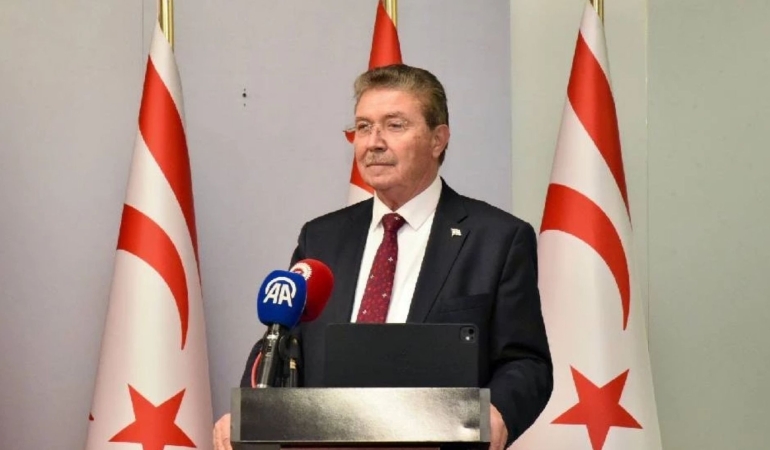 MECLİS’TE KRİZ SÜRÜYOR: UBP GENEL KURUL’UN AKIBETİNİ TARTIŞIYOR, ÜSTEL ANKARA ZİYARETİNİ ERTELEDİ