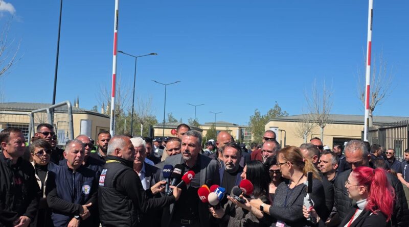 SENDİKALAR HAYAT PAHALILIĞI KARARINI YARGIYA TAŞIYOR