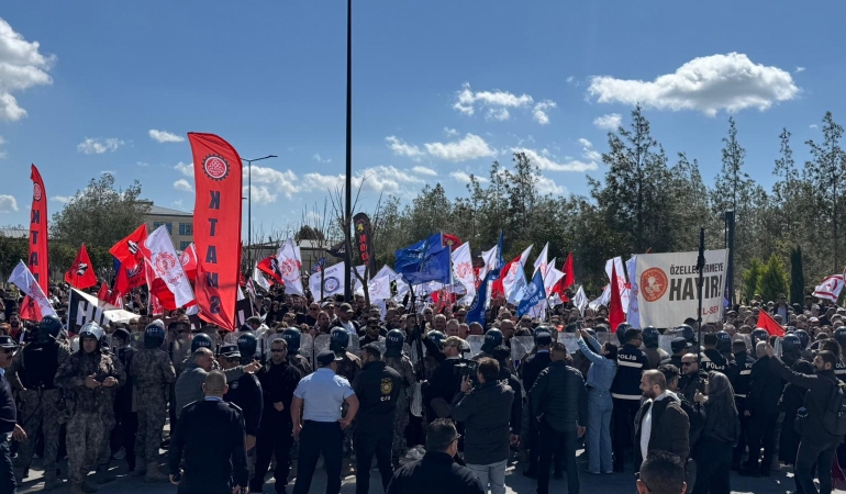 SENDİKALAR HAYAT PAHALILIĞINA KARŞI BUGÜN GENEL GREVLE MEYDANLARDA