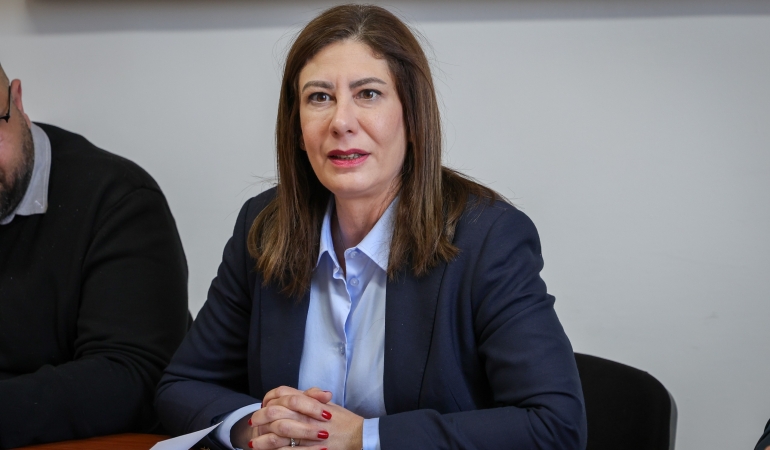 MECLİS ÖNÜNDE BEKLEYİŞ SÜRÜYOR: İNCİRLİ “YÖNETİM ZAAFI” VURGUSU YAPTI