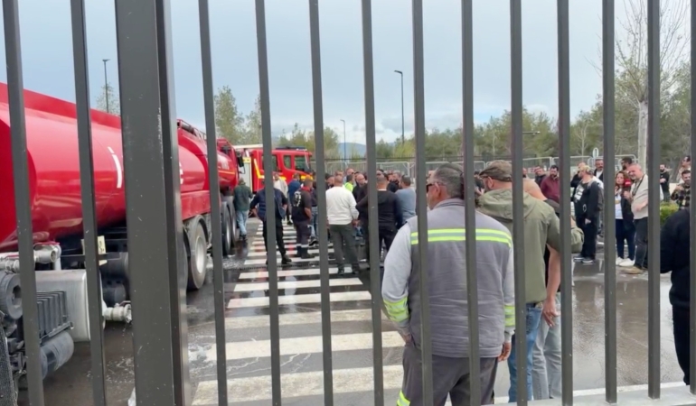 MECLİS ÇEVRESİNDE GÜVENLİK ÖNLEMLERİ ARTIRILDI, GREV DEVAM EDİYOR