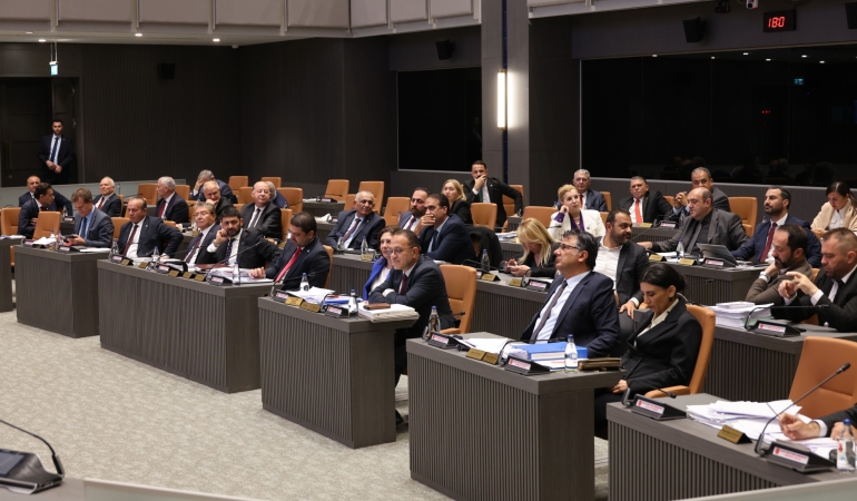 GENEL KURUL’DA HAYAT PAHALILIĞI ÖDENEĞİ UYGULAMASININ YENİDEN DÜZENLENMESİNİ ÖNGÖREN YASA TASARILARI GÖRÜŞÜLÜYOR