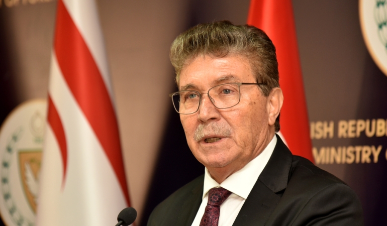 ÜSTEL, HAYAT PAHALILIĞI DÜZENLEMESİNİN BU HAFTAKİ MECLİS GÜNDEMİNDEN ÇIKARILARAK ERTELENDİĞİNİ AÇIKLADI!