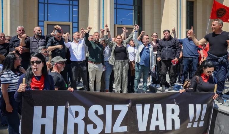 SENDİKALAR KTÖS’TE TOPLANIYOR, HÜKÜMETİN İSTİFASI TALEBİYLE HAREKETE GEÇİYOR