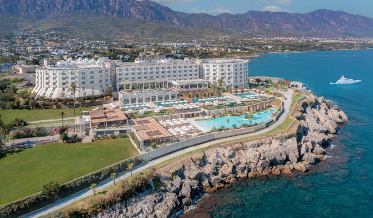 MERİT PARK HOTEL & CASİNO, OTELPUAN.COM ‘UN EN BEĞENİLEN 100 OTELİ ARASINDA YER ALDI.
