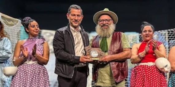 “Kozalar” oyunu Beşparmaklar Tiyatro Festivali’nde prömiyer yaptı