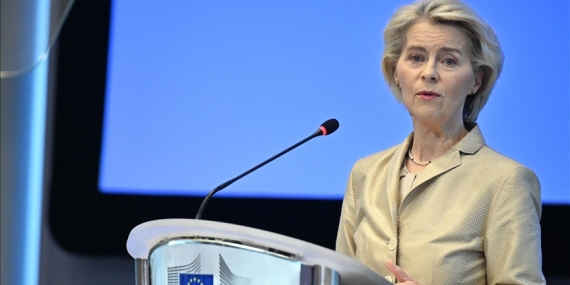 AB Komisyonu Başkanı von der Leyen, fosil yakıtlara bağımlılığın Avrupa’yı savunmasız hale getirdiğini belirtti