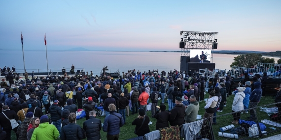 Anzak Koyu’nda geleneksel “Şafak Ayini” yapıldı