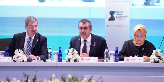 Bakan Tekin OECD Beceriler Zirvesi’nde oturum başkanlığı yaptı