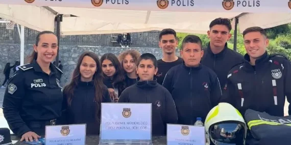 Lapta’daki kariyer gününde polis ve itfaiye meslekleri tanıtıldı