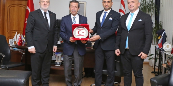 Dışişleri Bakanı Ertuğruloğlu, USKAİD heyetini kabul etti