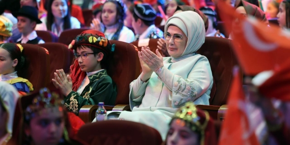 Emine Erdoğan: Çocuklar yarının rengini ve istikametini belirleyen en gerçek gücümüzdür