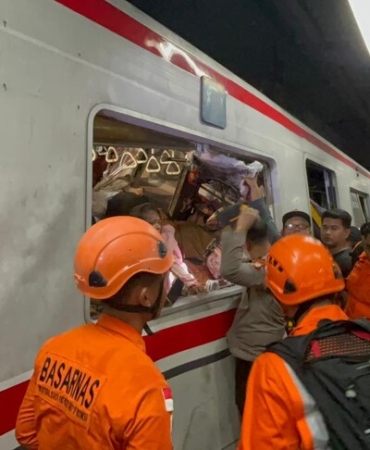 endonezyadaki-tren-kazasinda-olu-sayisi-14e-yukseldi.jpeg