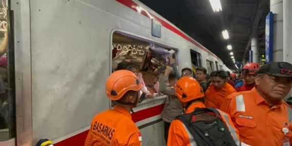 Endonezya’daki tren kazasında ölü sayısı 14’e yükseldi