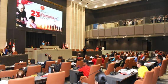 Genel Kurul koltuklarına bu kez çocuklar oturdu… Temsili Meclis, “Çocuk Hakları” gündemiyle toplandı