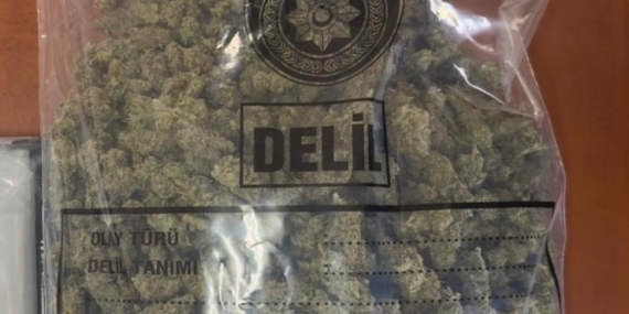 Güney Kıbrıs’tan gelen turistin aracında bir kilogram uyuşturucu bulundu