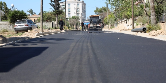 İskele Belediyesi yol bakım ve asfalt çalışmalarını sürdürüyor