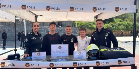 Lapta’daki kariyer gününde polis ve itfaiye meslekleri tanıtıldı