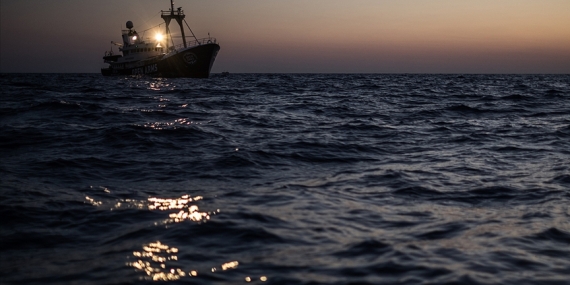 Libya’nın doğu açıklarında zor durumdaki 404 düzensiz göçmen kurtarıldı