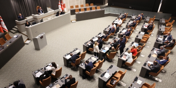 Genel Kurul’da hayat pahalılığını düzenleyen 11 yasa tasarısı komiteye geri çekildi