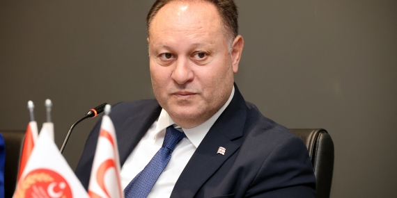 Öztürkler: “Fransa sömürgeci geçmişiyle Kıbrıs Türk halkını yok sayamaz”