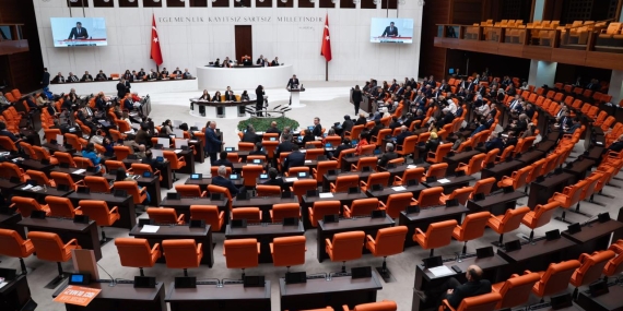 Sosyal medyaya ve doğum izni düzenlemelerini de içeren kanun teklifi TBMM Genel Kurulunda