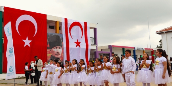 TC Lefkoşa Büyükelçiliği ve Yunus Emre Enstitüsü 23 Nisan dolayısıyla Mehmetçik İlkokulu’nda etkinlik düzenledi