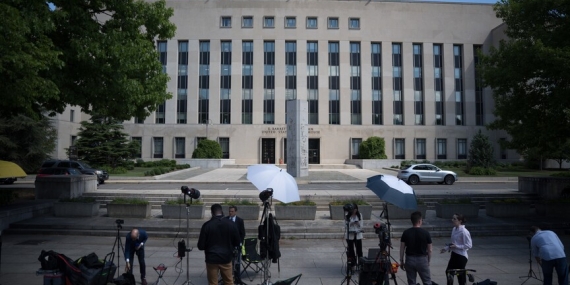 Trump’ın katıldığı yemekteki silahlı saldırının şüphelisi, “ABD Başkanı’na suikast girişimi” suçlamasıyla yargılanacak