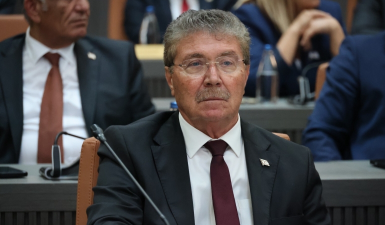 BAŞBAKAN ÜNAL ÜSTEL’DEN HÜSAMETTİN CİNDORUK İÇİN TAZİYE MESAJI