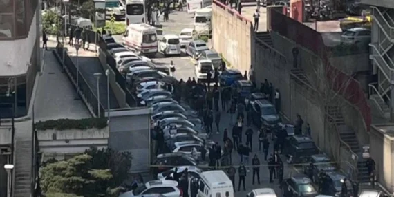 İSTANBUL’DAKİ İSRAİL KONSOLOSLUĞUNA SALDIRI: 1 KİŞİ ÖLDÜ, 2 POLİS YARALANDI