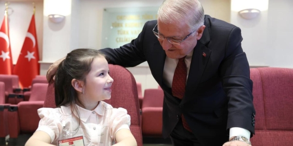 Bakan Güler, şehit ve gazi çocuklarıyla bir araya geldi