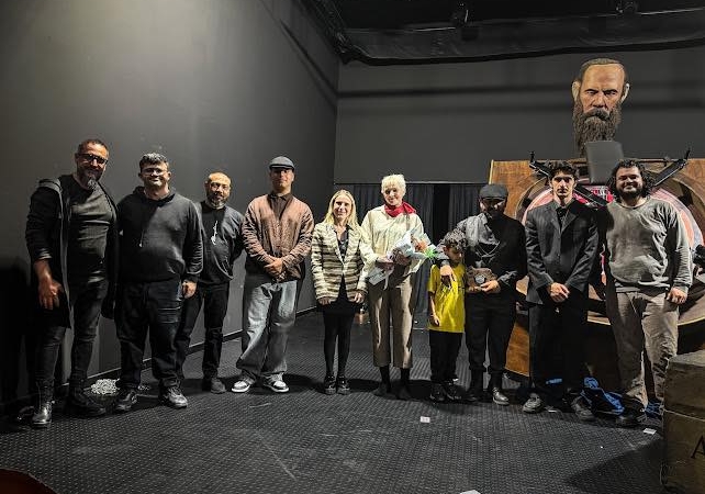 BEŞPARMAKLAR TİYATRO FESTİVALİ’NDE “RASKOLNIKOV” BÜYÜLEDİ