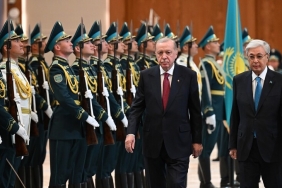 Türkiye Cumhurbaşkanı Erdoğan, Kazakistan'da resmi törenle karşılandı