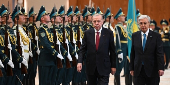 Türkiye Cumhurbaşkanı Erdoğan, Kazakistan’da resmi törenle karşılandı