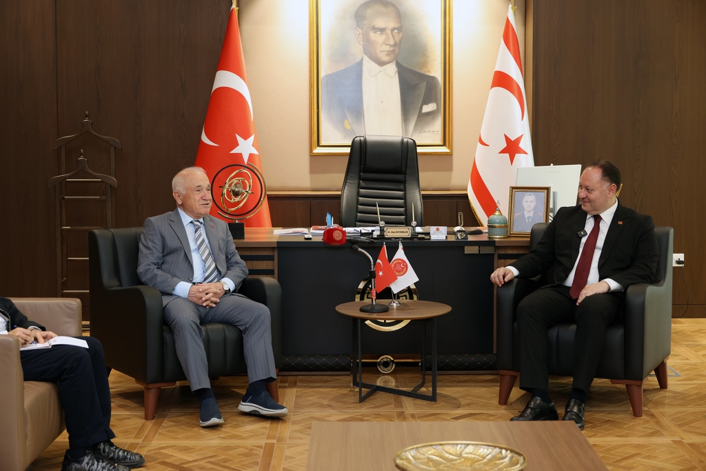 Öztürkler: “Rumlar milli gelirini refah yerine silaha harcıyor”