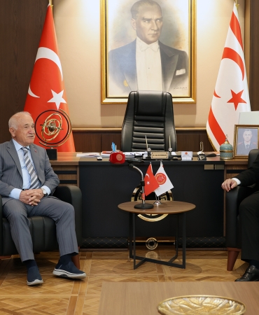 Öztürkler: “Rumlar milli gelirini refah yerine silaha harcıyor”