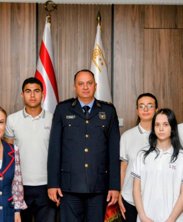 Polis Genel Müdürü Adalıer Lefkoşa Türk Lisesi öğrencilerini kabul etti