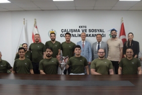 Hasipoğlu, Vakıflar Tekerlekli Sandalye Basketbol Takımı'nı kabul etti