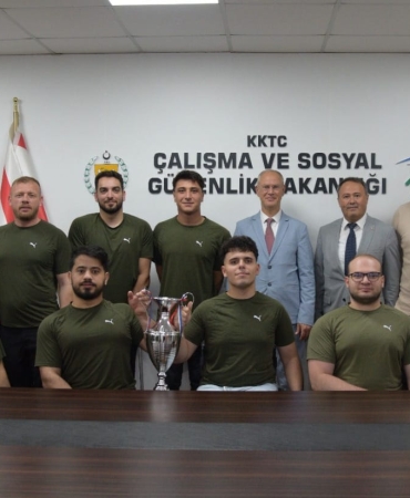 Hasipoğlu, Vakıflar Tekerlekli Sandalye Basketbol Takımı'nı kabul etti