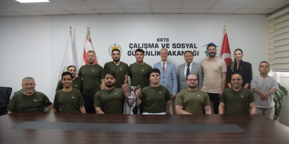 Hasipoğlu, Vakıflar Tekerlekli Sandalye Basketbol Takımı’nı kabul etti