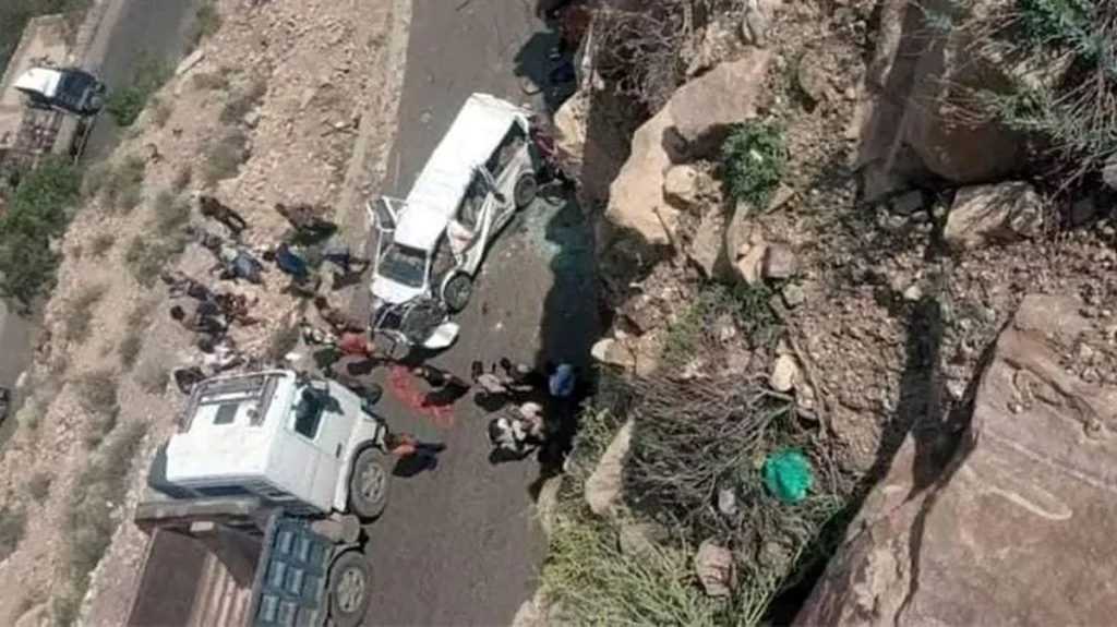 Yemen’de yolcu otobüsü ile kamyonun çarpışması sonucu 6 kişi öldü, 19 kişi yaralandı