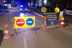 Lefkoşa'da Atatürk Caddesi üzerinde yolda çökme meydana geldi