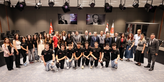 Meclis Başkanı Öztürkler, Polatpaşa ve Üsküdar Validebağ Fen Lisesi Heyetini Kabul Etti